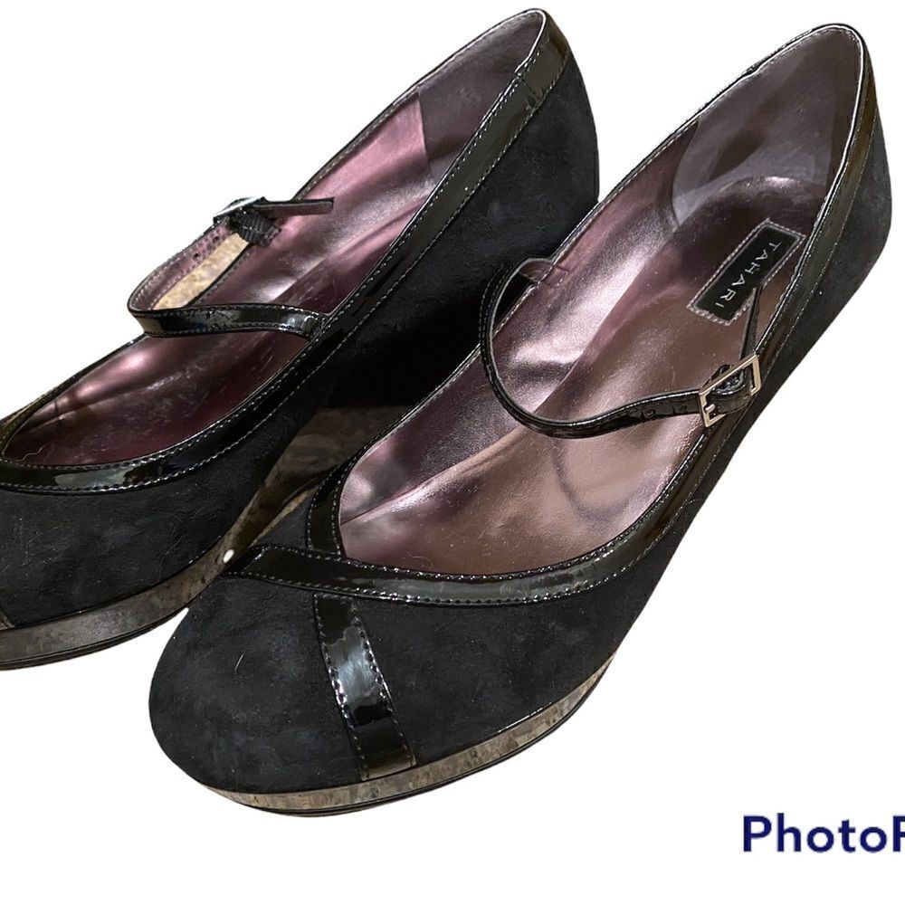 Tahari black wedge shoes size 8
